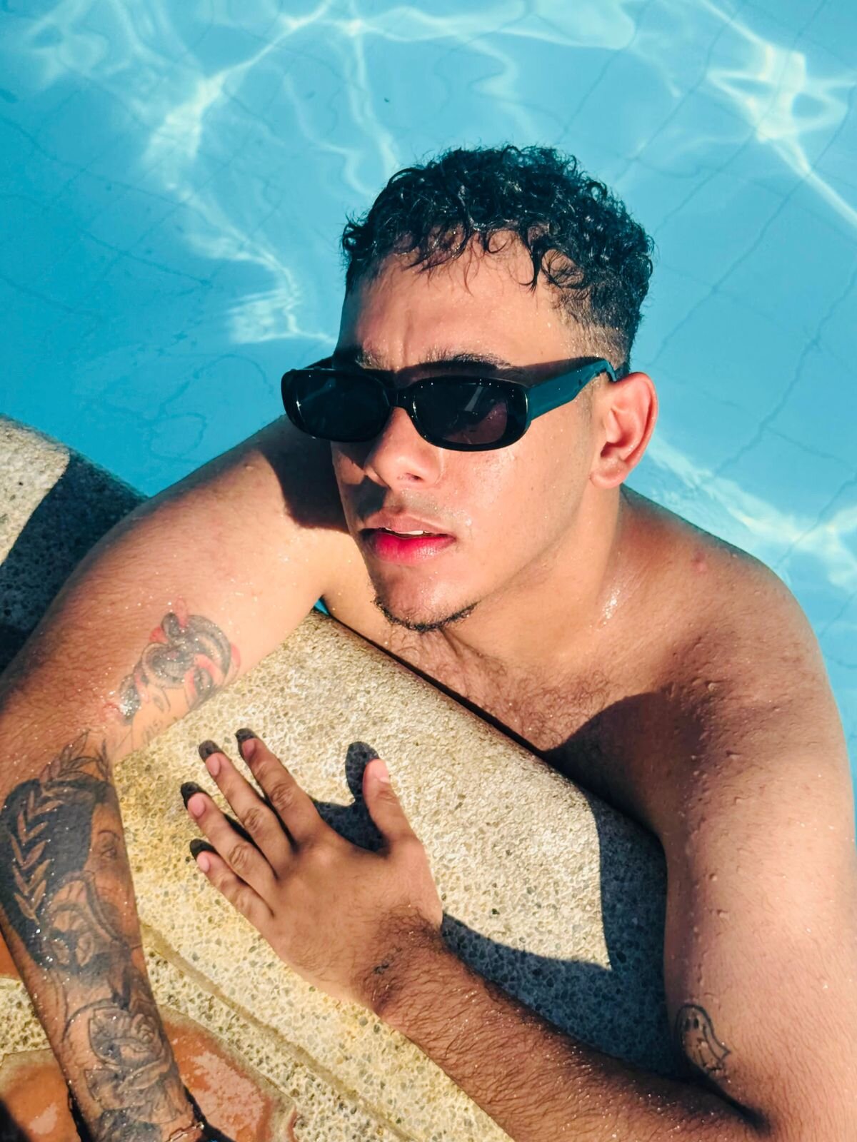 Esney_divine