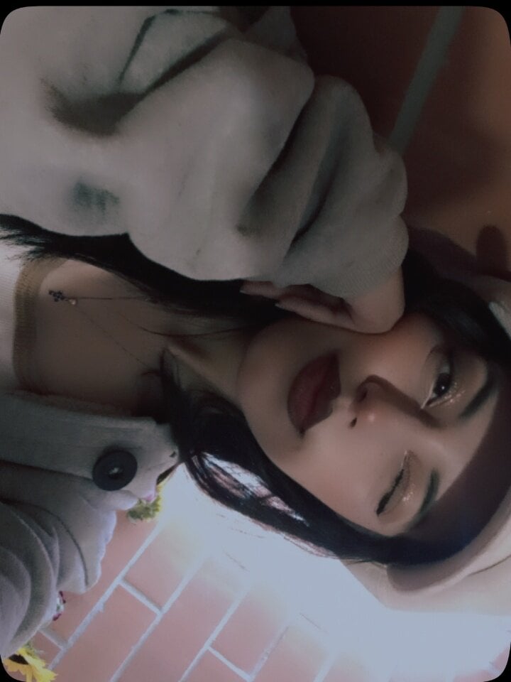 SandyPink_ élő XXX-chatje