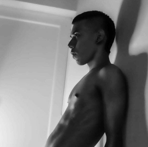 Watch  Aronxxs live on cam at StripChat