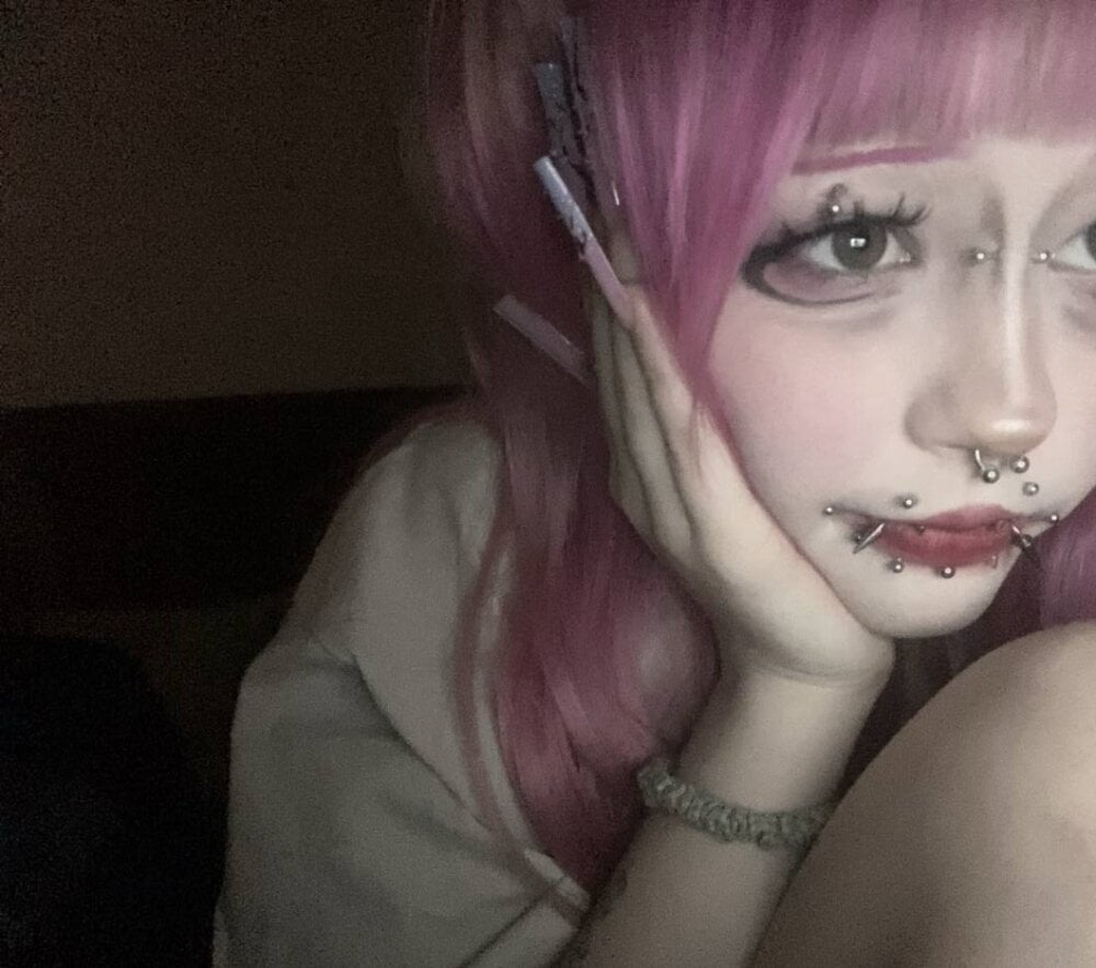 glamcambabes.com mika_vatashi livesex profile in bisexual cams