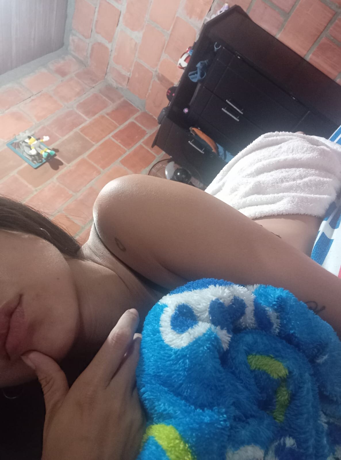 caro_hot24