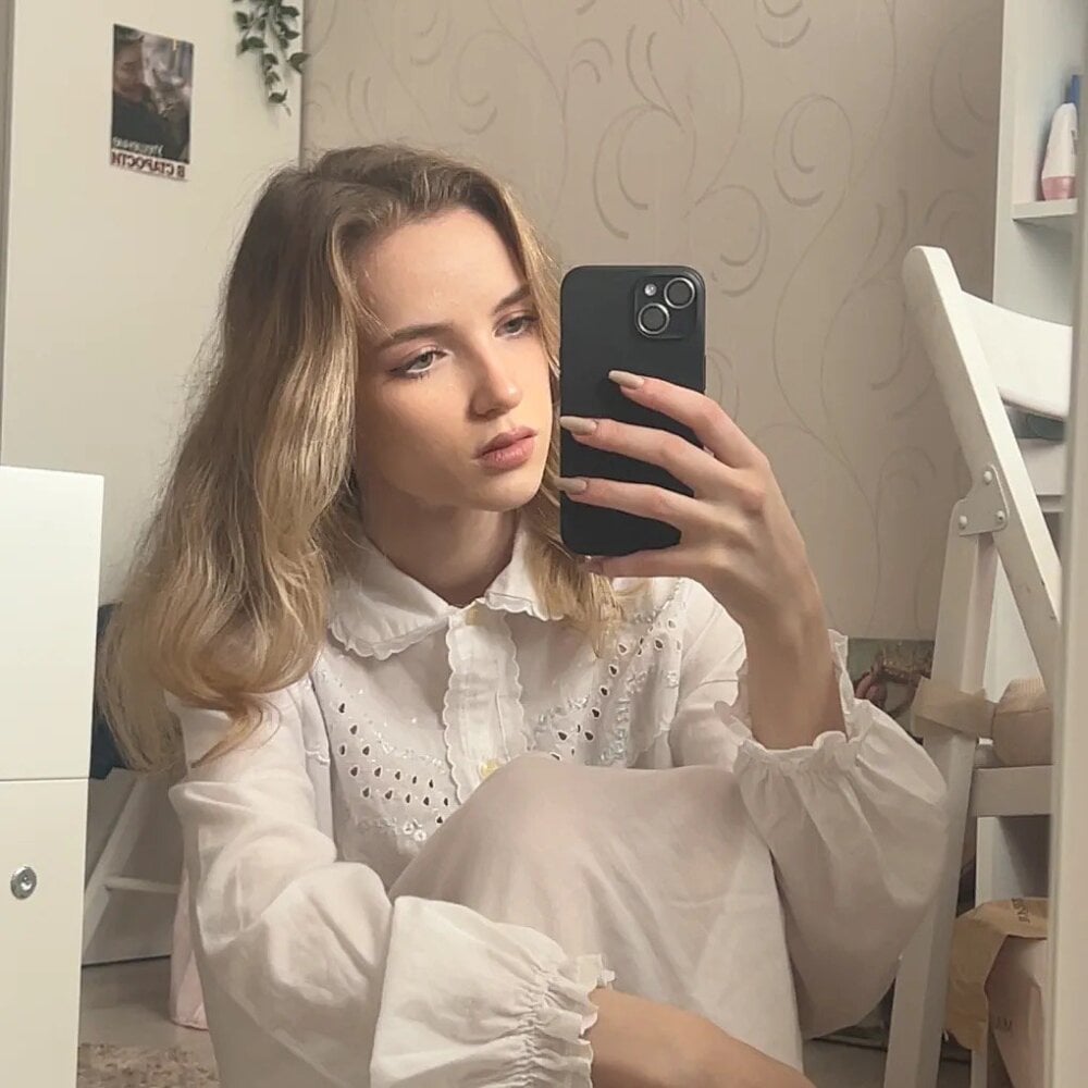 PhilippaDevon's Offline Chat Room
