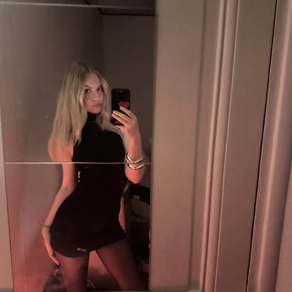 stripchat josefinswe webcam profile pic via livesex.fan