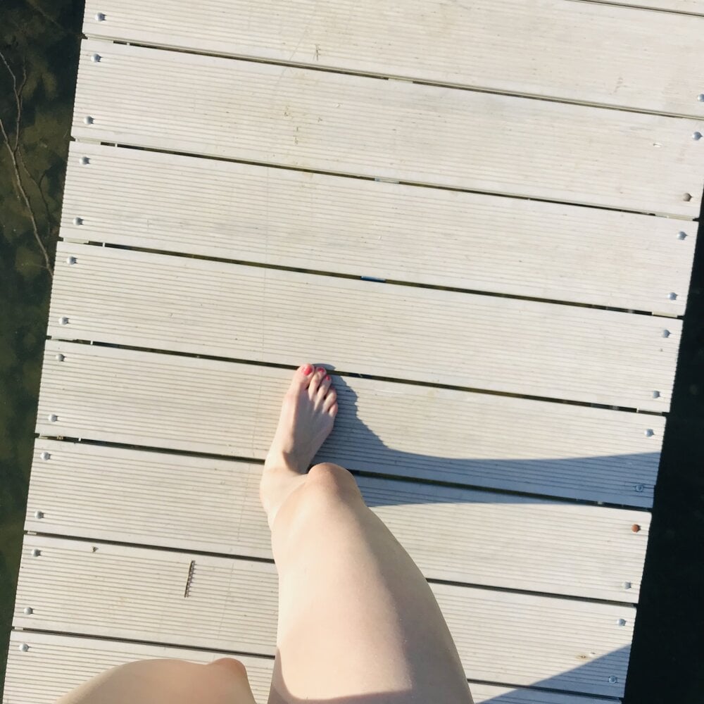pleasedontpressaredburton from stripchat
