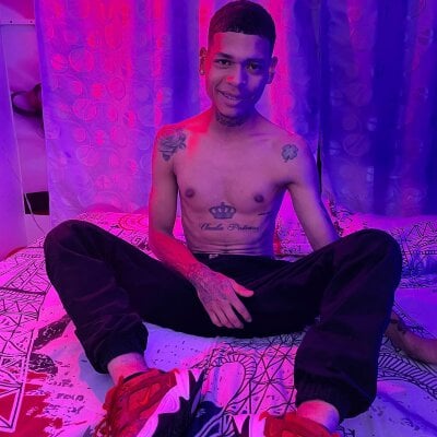Alan_Boyy Male Spanishspeaking Online Webcam Striptease