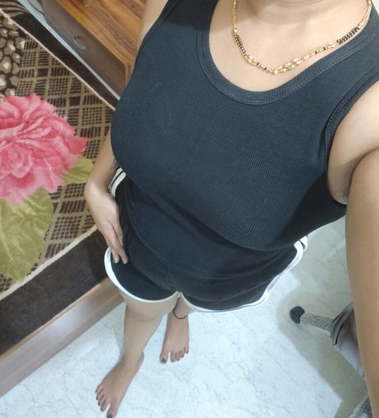 livesexr.com sweet_madhavi livesex profile in ask-me-i-might-tell cams