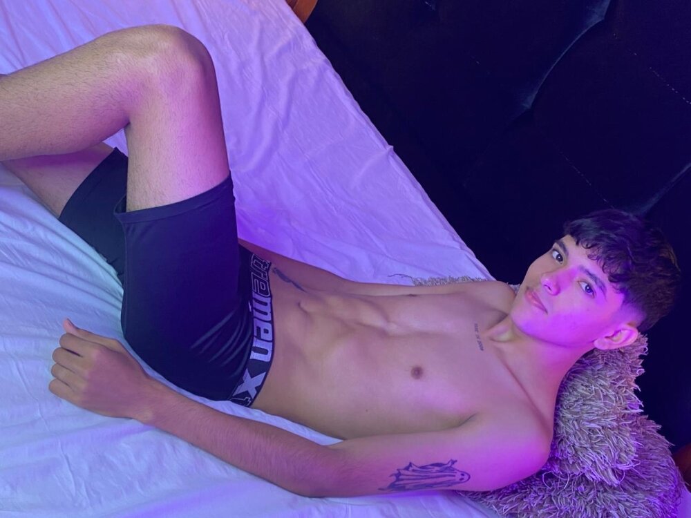 Lucio_Dewey Live XXX-Chat