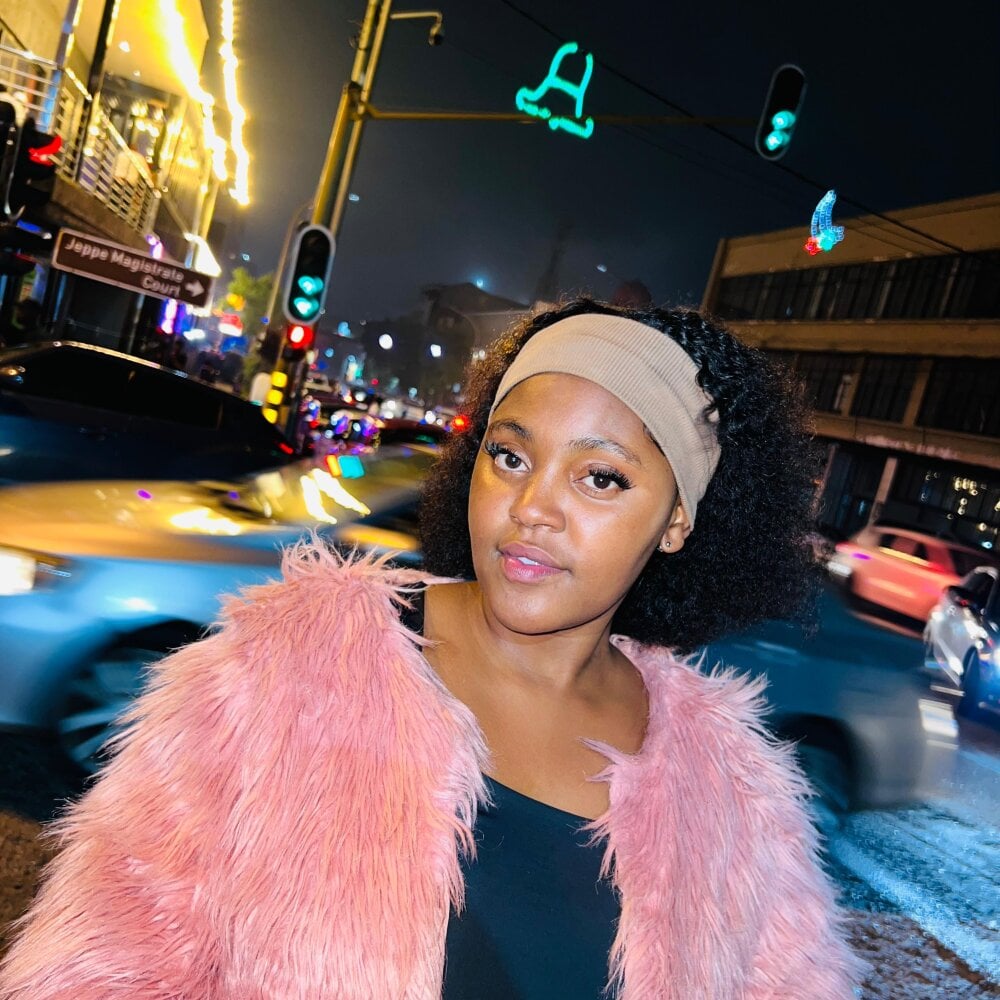 stripchat maminkieyy24 webcam profile pic via sexlivecamsites.com