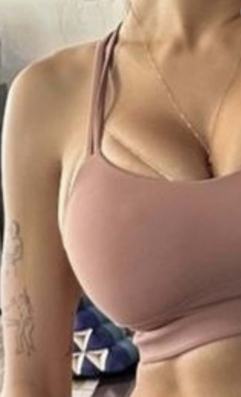 wet_rihana
