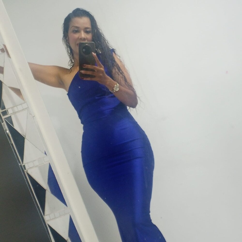 stripchat karooll_69 webcam profile pic via cam-performer.com