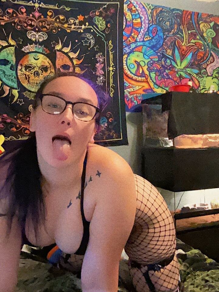 Live sex webcam photo for goddessrenee23 #288175562
