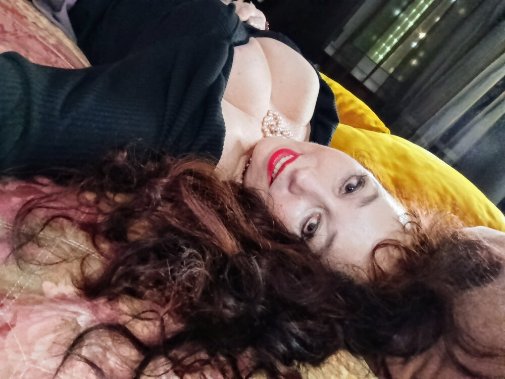 Live sex webcam photo for GypsyEsmeralda #290600104