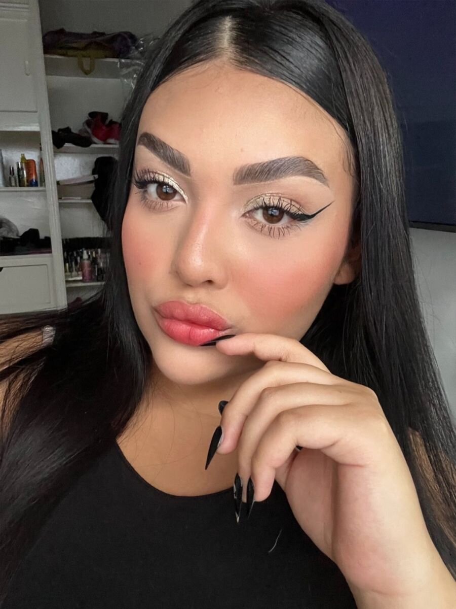 emma_stoonne