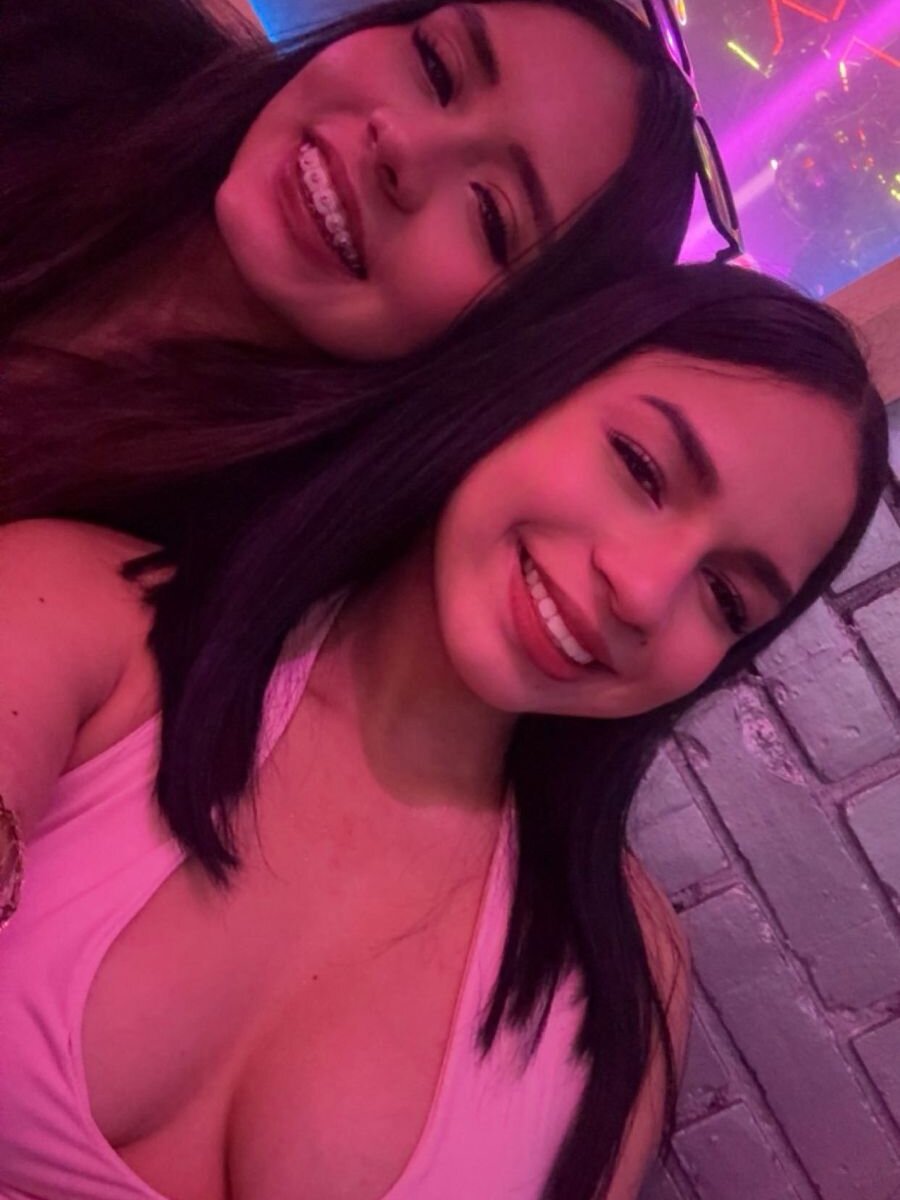 candyvixxandbellabliss from stripchat