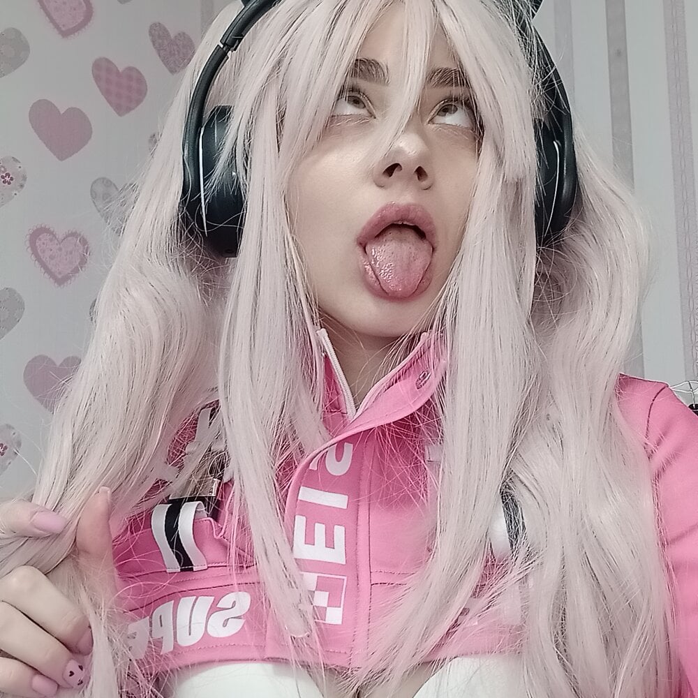 AliceNikke's chat room