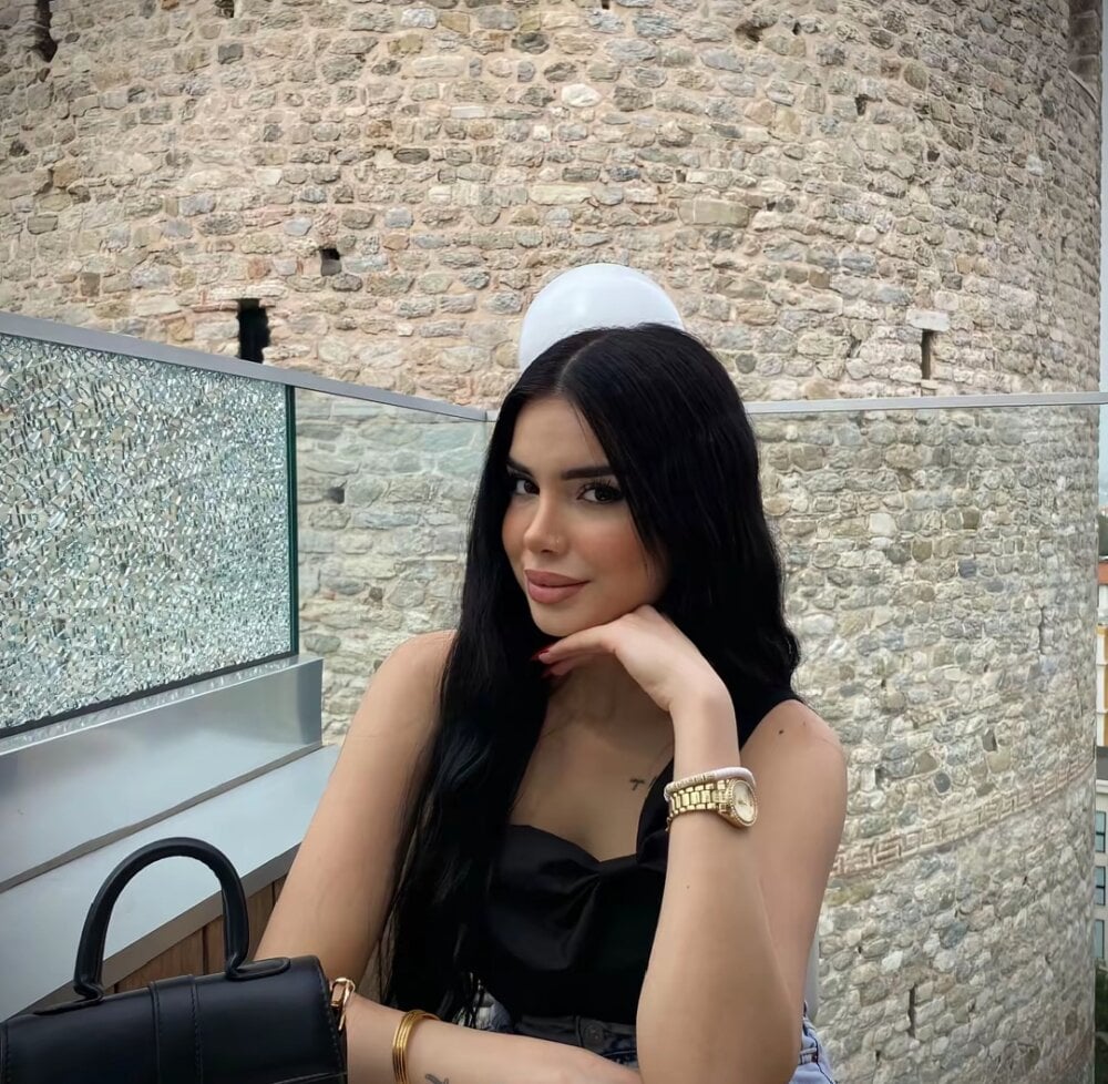 livesex.fan nesli8765 livesex profile in on-ur-lap cams