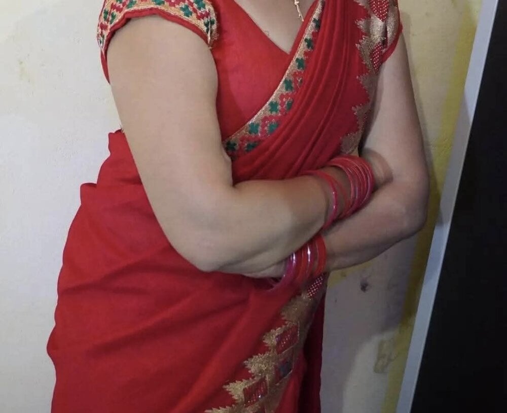 livestrip-joy.com queen-dhivya livesex profile in granny cams