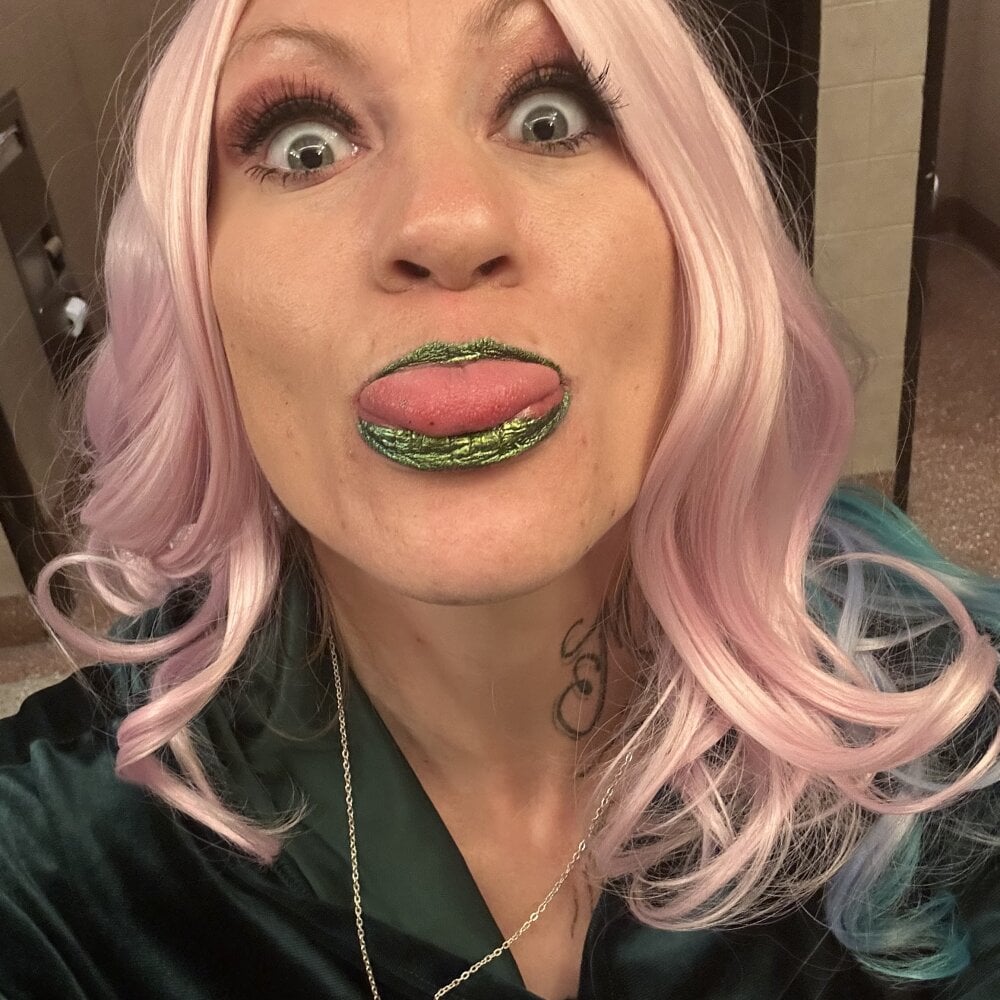 onaircams.com viironiikahostiile livesex profile in princess-living-in-the-us cams