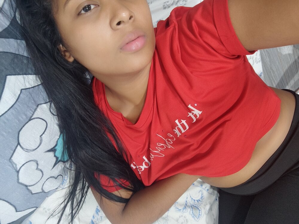 Live sex webcam photo for kevinandresm173 #291185754