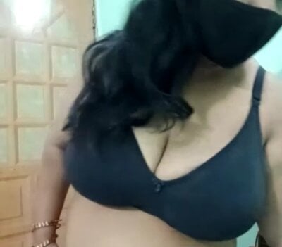 Punjabi_beauty123 on StripChat