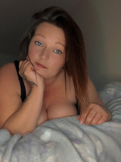 PrettyLittleCamGirl