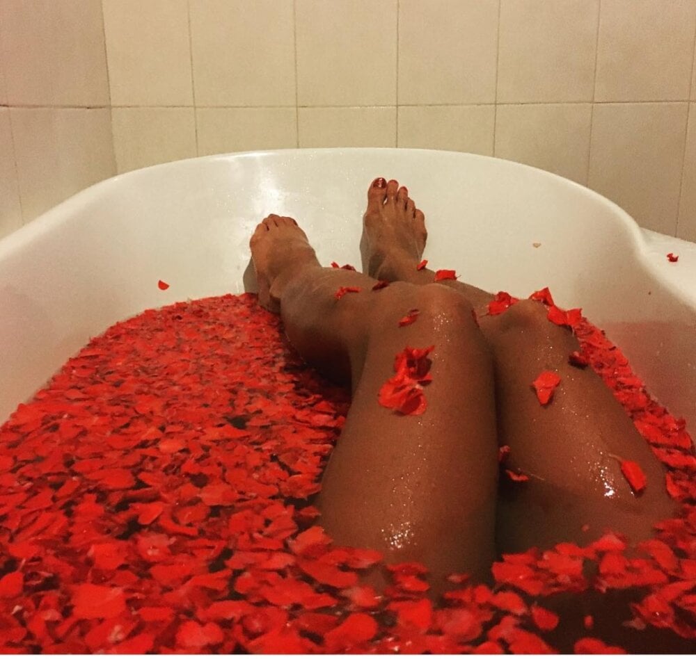 chatnmate.com dahliadew livesex profile in blond-hair cams