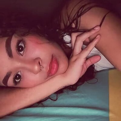 LeaneRous Live Cam on StripChat