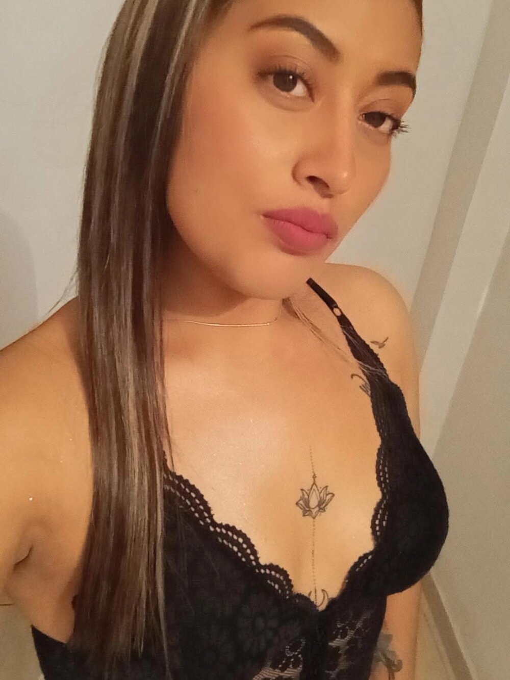 watchgirlcam.com saradpanal livesex profile in curvy cams