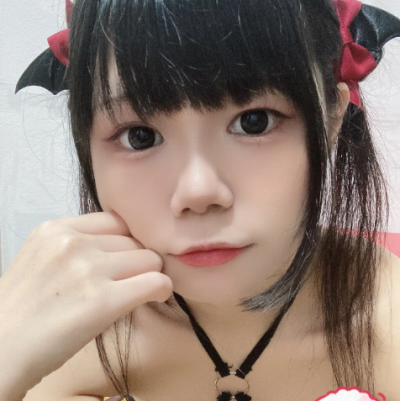 risa-kitty Live Cam on StripChat