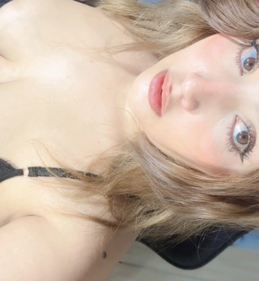 stripchat luna_cherry_ webcam profile pic via livestrip-joy.com