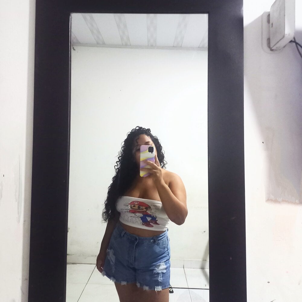 stripchat luna-morales webcam profile pic via watchgirlcam.com