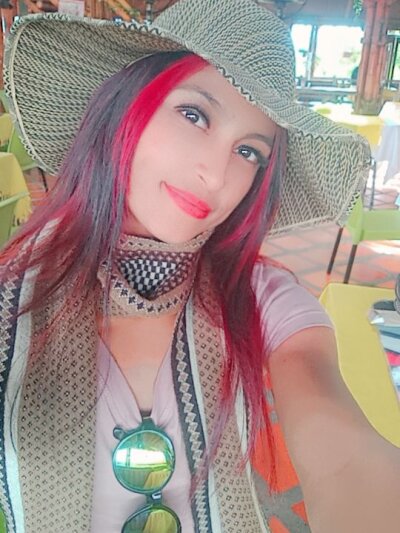 Katalinasquirttt 📸 adult webcam chat