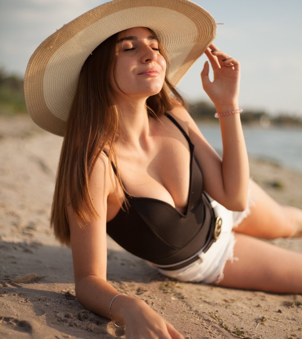 6livesex.com rinaklark livesex profile in somewhere-on-the-campus cams