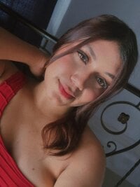 emma__hills's webcam live show