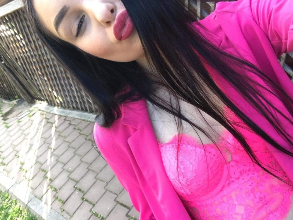 Live sex webcam photo for beauty_luna18 #289831422