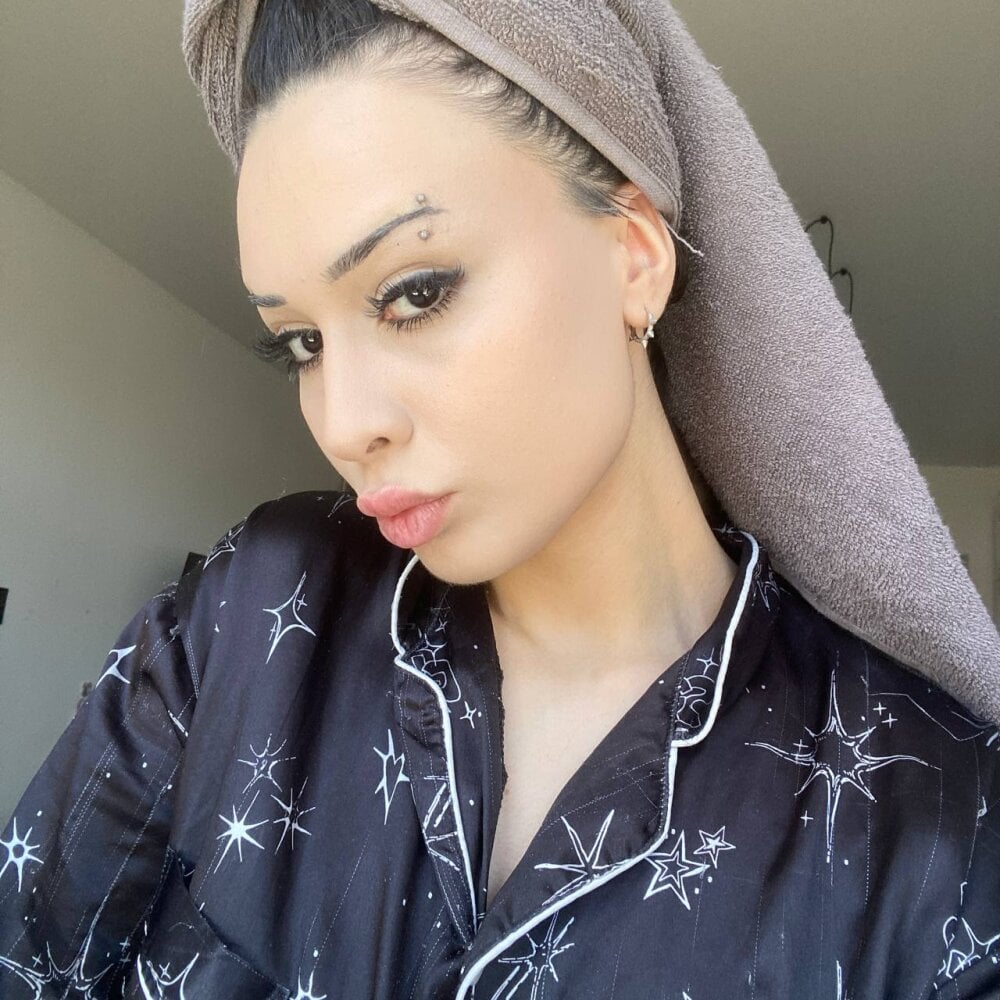 IamLuna2006's Offline XXX Chat