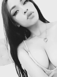 jade_hot_'s Offline XXX Chat