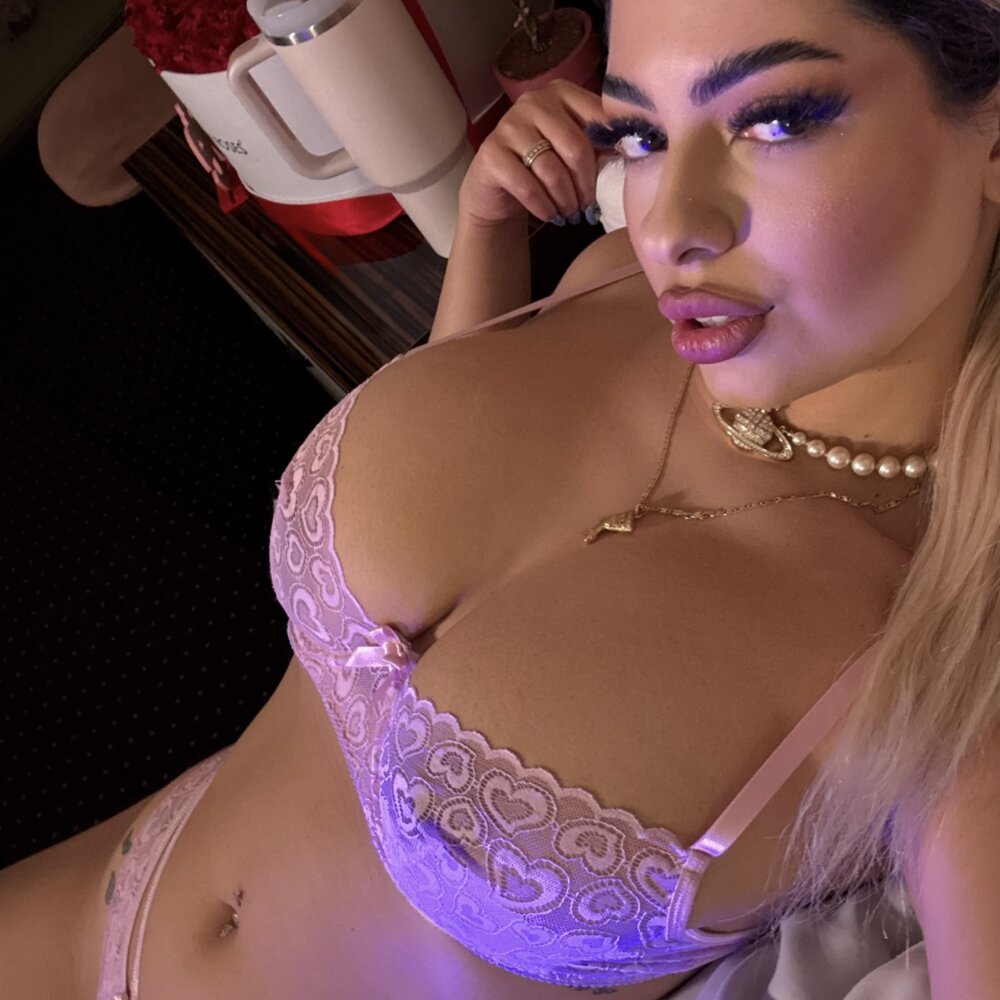 Live sex webcam photo for YaraMoon_ #291055701