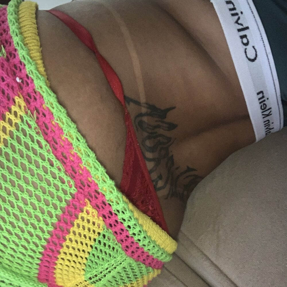 Sabryynna live cam model at StripChat