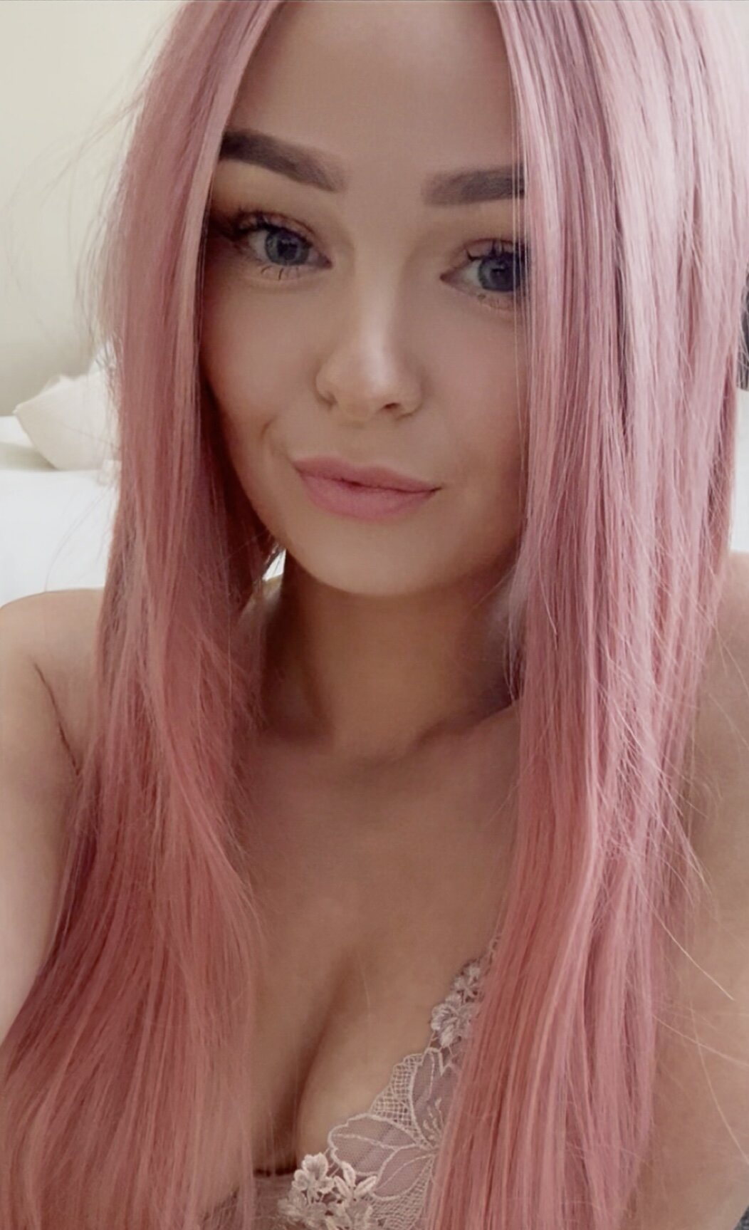 Bella_BrunetteX