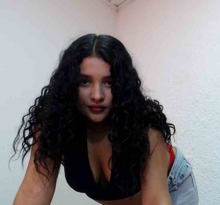maryale00 live cam model at StripChat