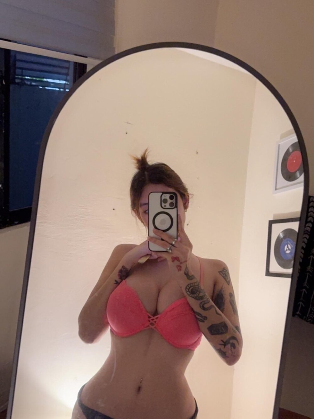 Live sex webcam photo for AlexandraMooree #290452588