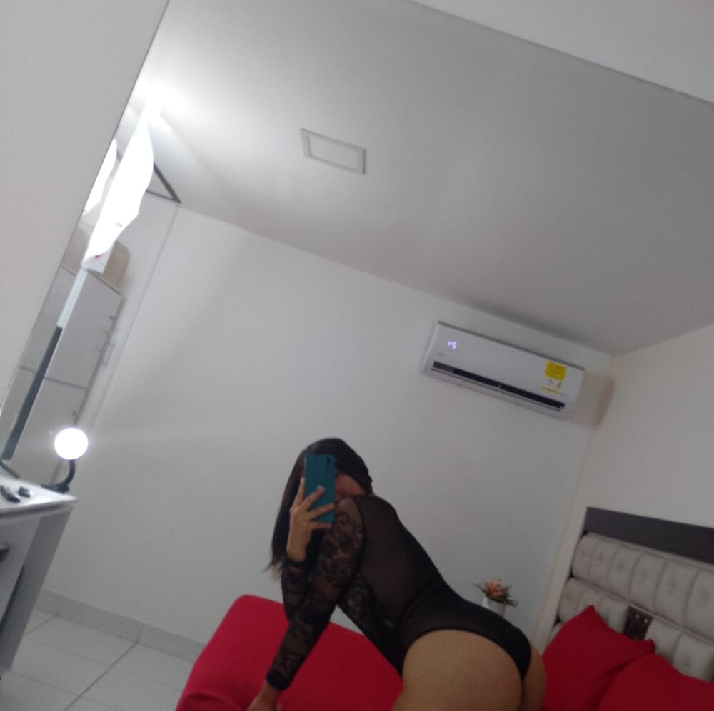 arianaandmichael webcam profile - Malawian