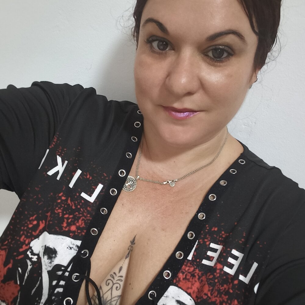 ades8687 from stripchat