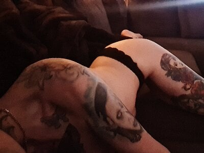 Horny_Gothgirl - handjob