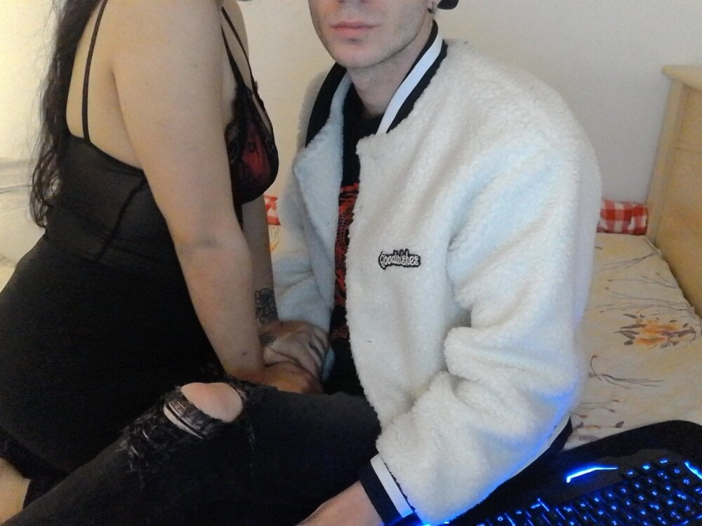 hornry_kamasutra03's Offline XXX Chat