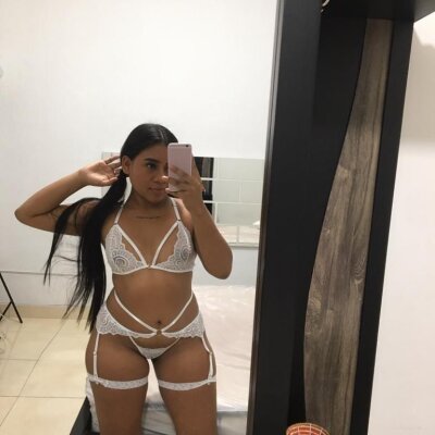 emilyyhott 🕞 naked webcam chat