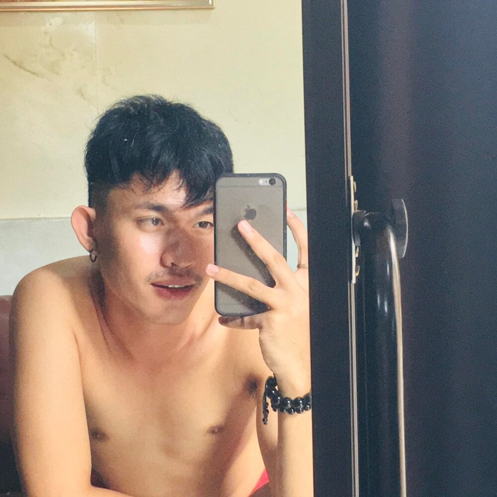 asiancuckyguy69's webcam live show