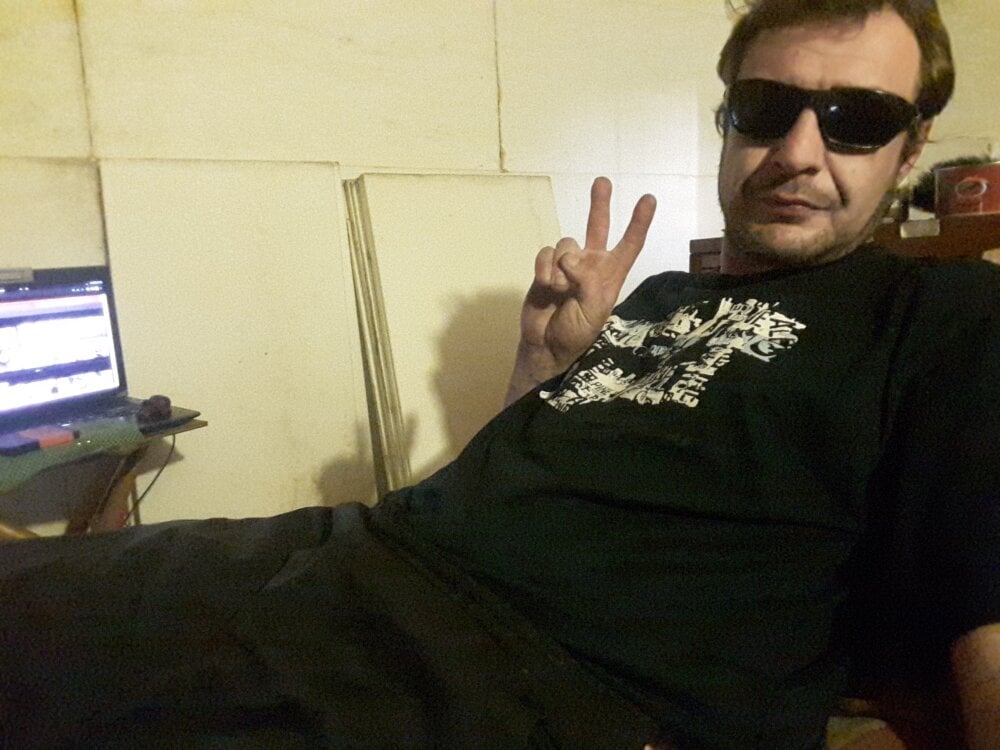 PussyFucker85's Offline XXX Chat