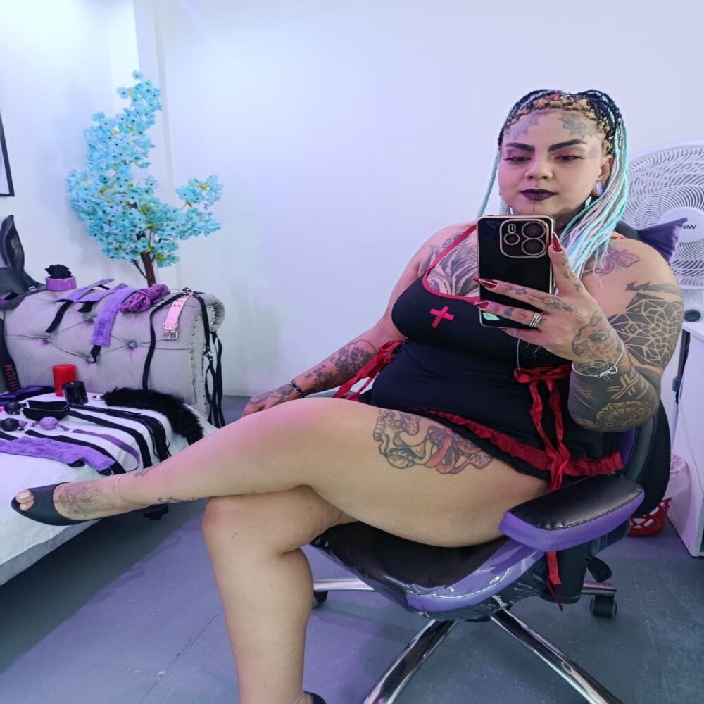 Miiss_Ella_